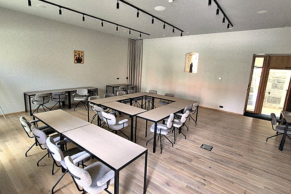 La salle lumineuse où se déroulent les ateliers